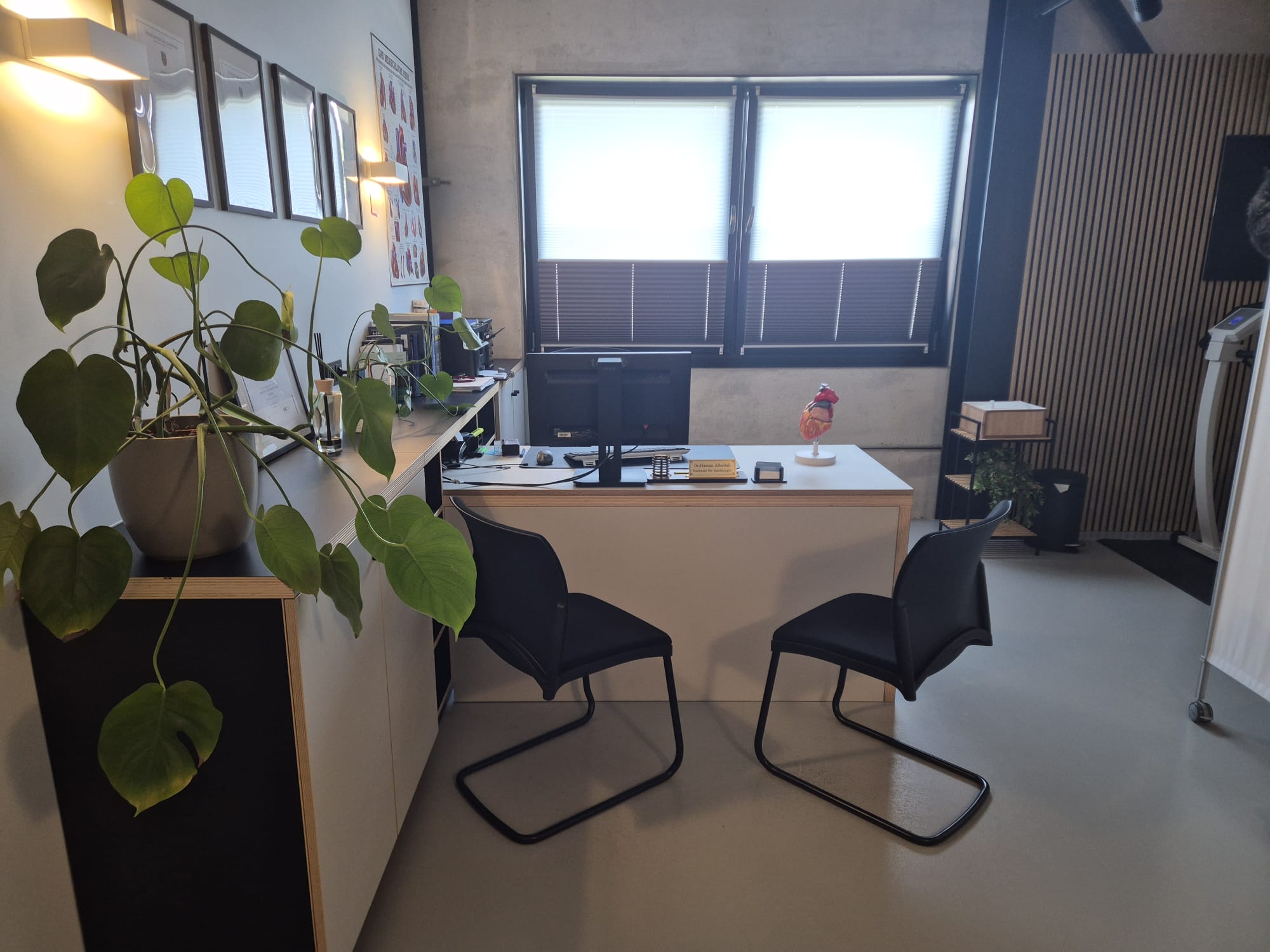 Consultation room, front view